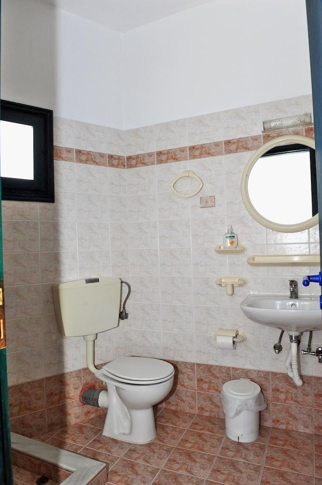 Morfeas Hotel Trypiti Bagian luar foto