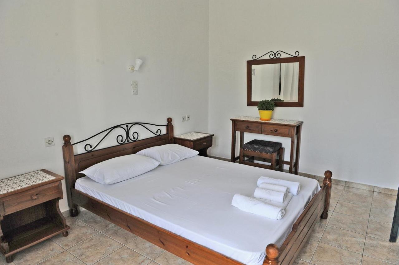 Morfeas Hotel Trypiti Bagian luar foto