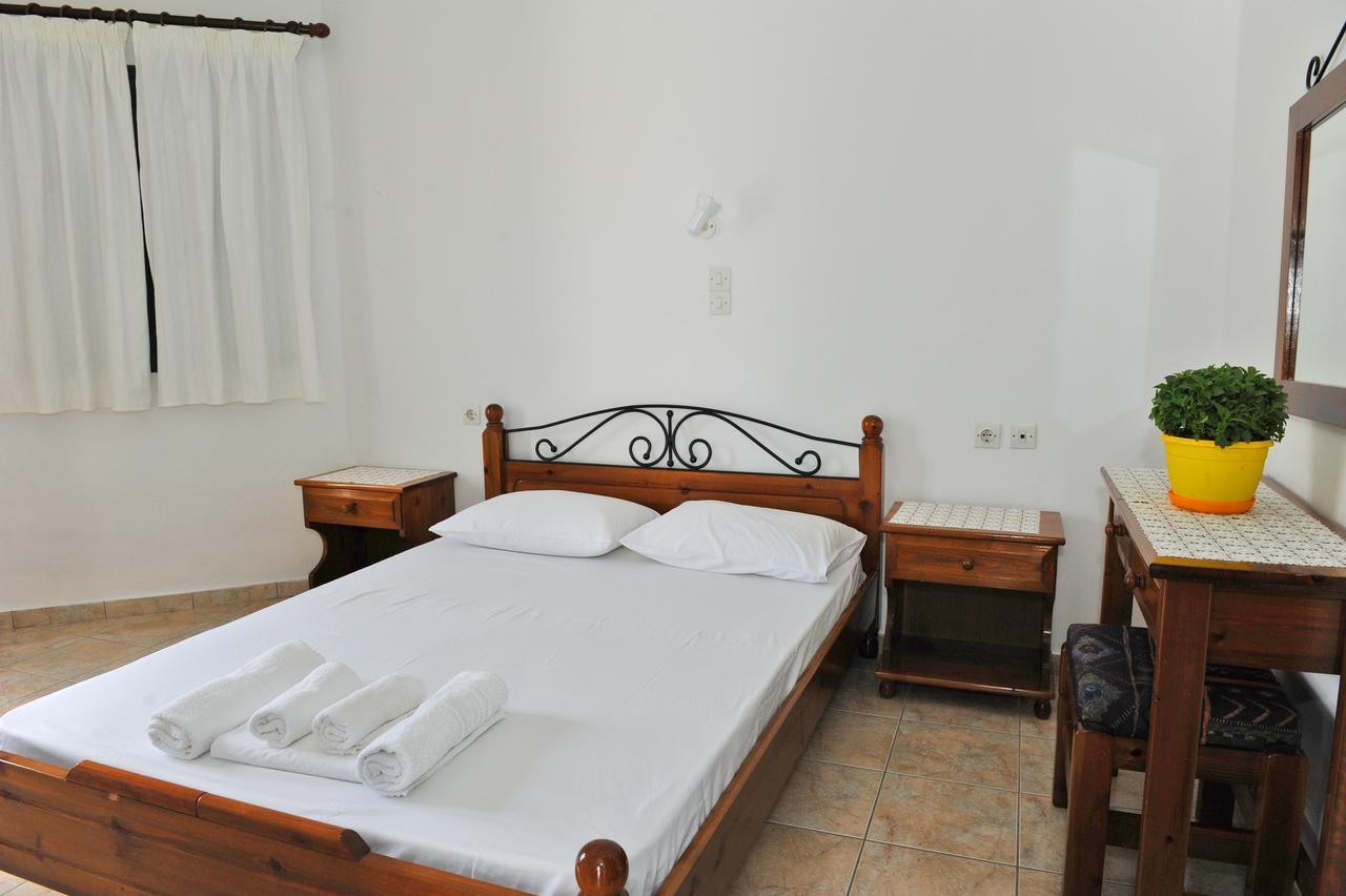 Morfeas Hotel Trypiti Bagian luar foto