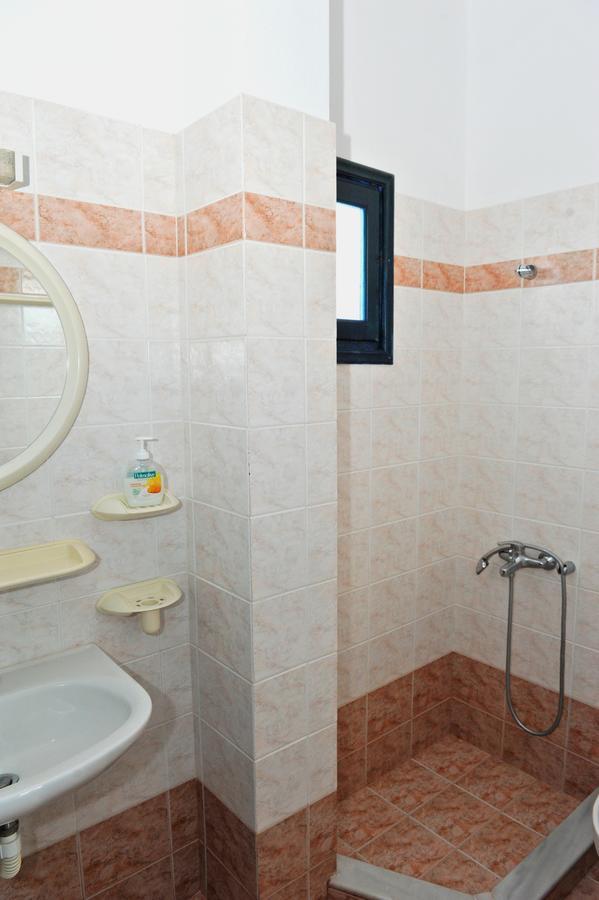 Morfeas Hotel Trypiti Bagian luar foto