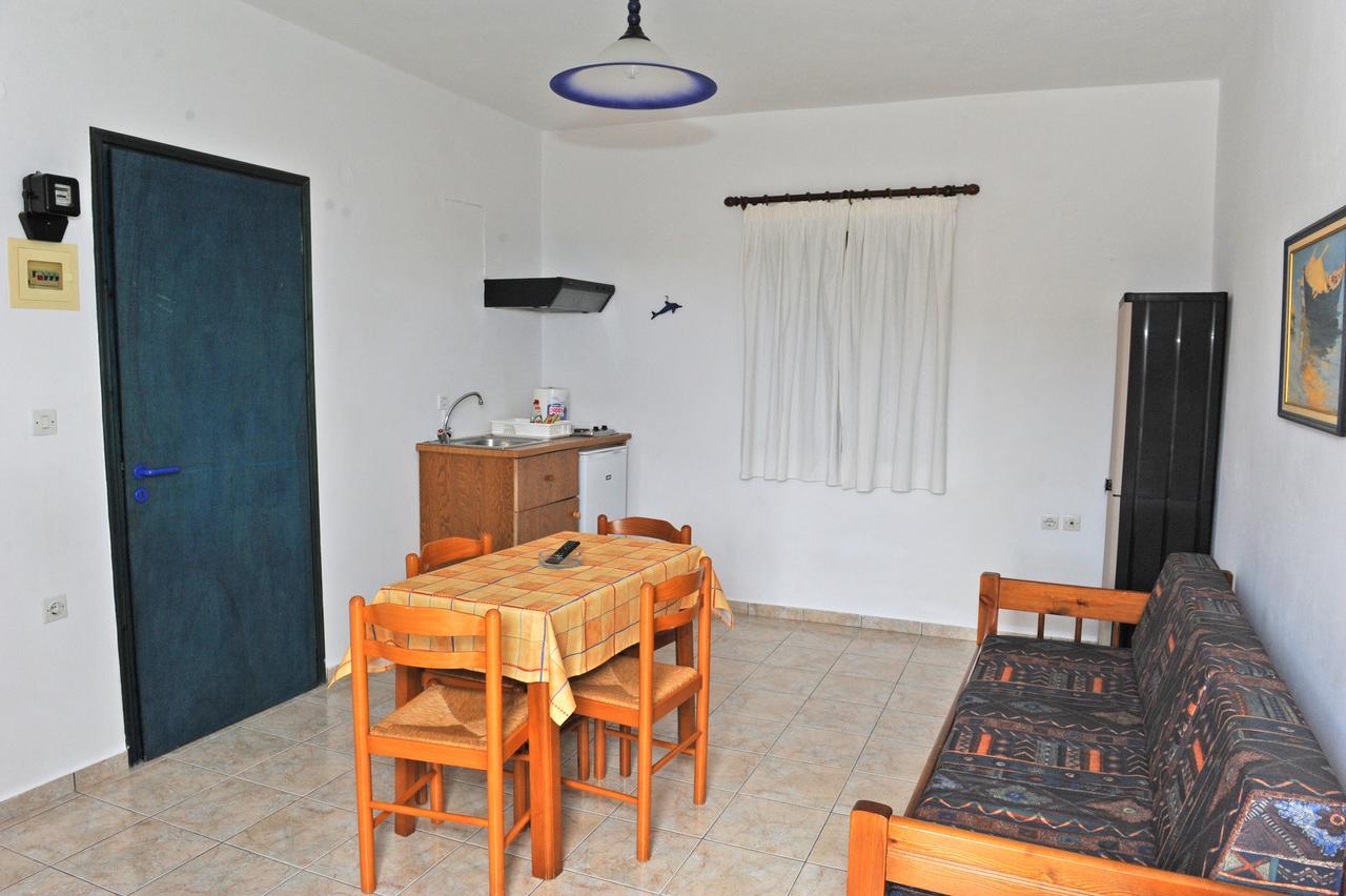 Morfeas Hotel Trypiti Bagian luar foto